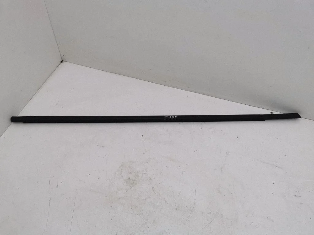 Front door glass trim molding – right