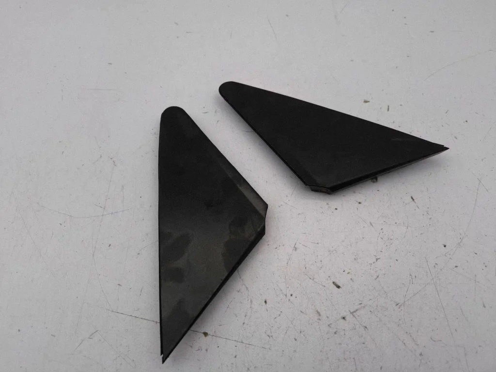 Front door glass trim molding – Toyota Corolla Verso AR10 (2004-2009)