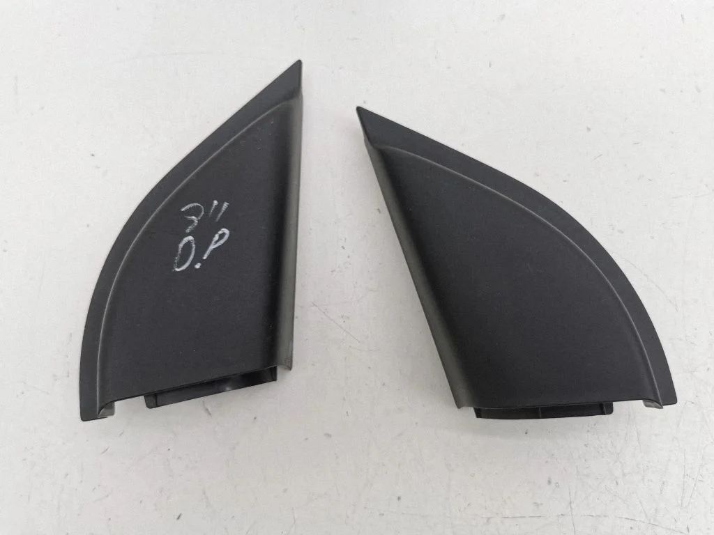 Front door glass trim molding 76270T7W