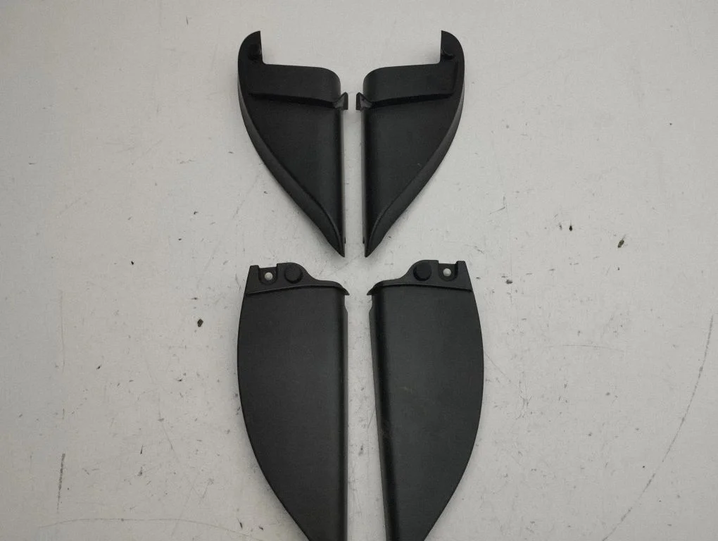 Front door glass trim molding 82G857569