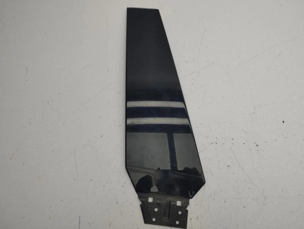 Front door glass trim molding 4G8853289