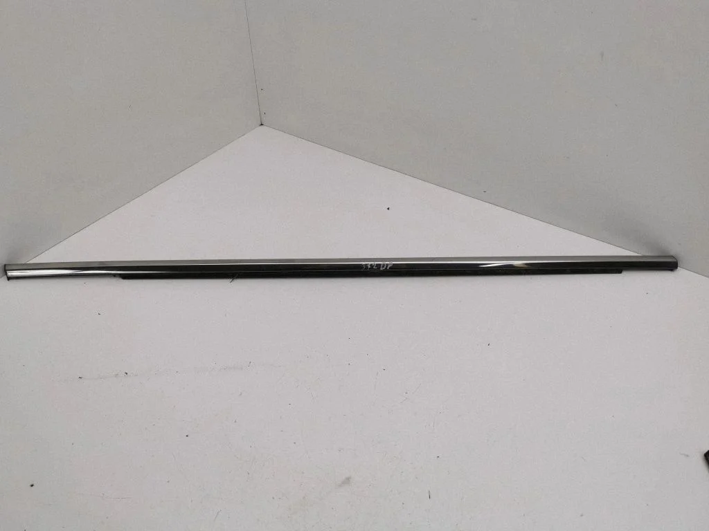 Front door glass trim molding – right