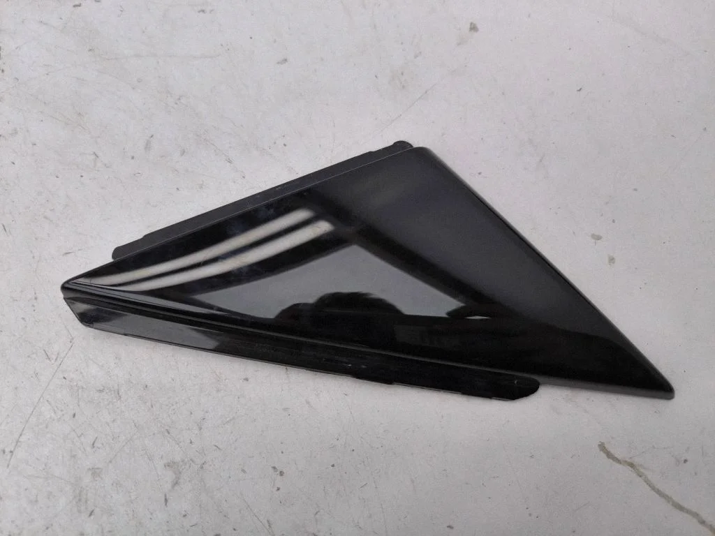 Front door glass trim molding 8Y0837638A