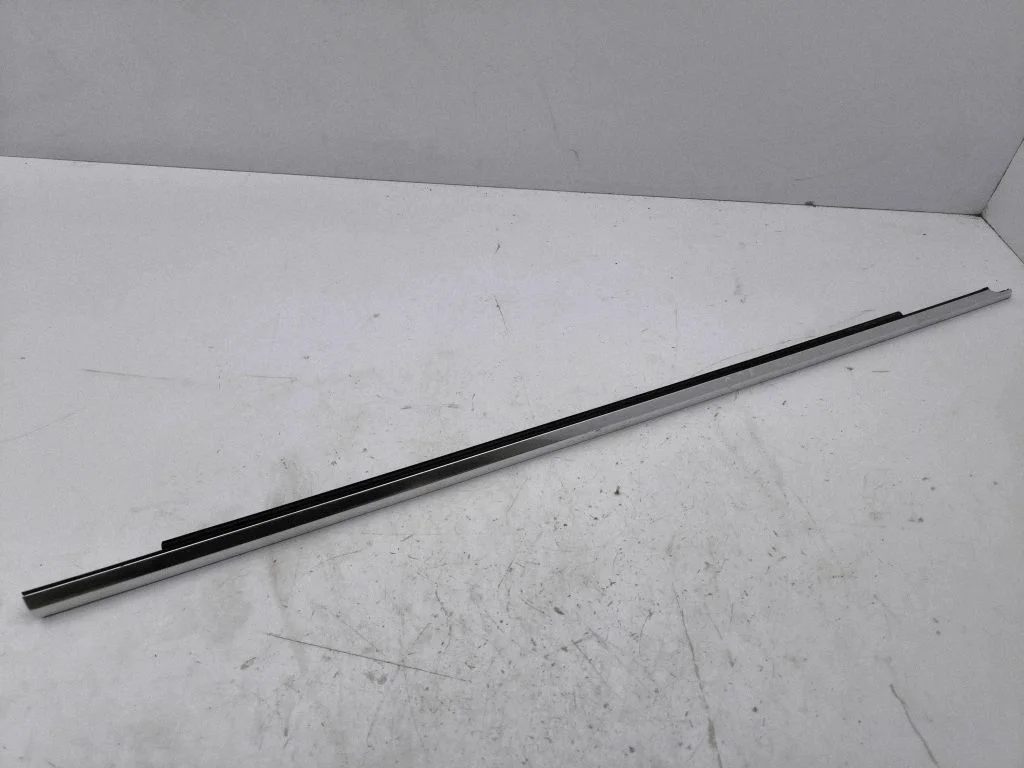 Front door glass trim molding 8Y0837476B