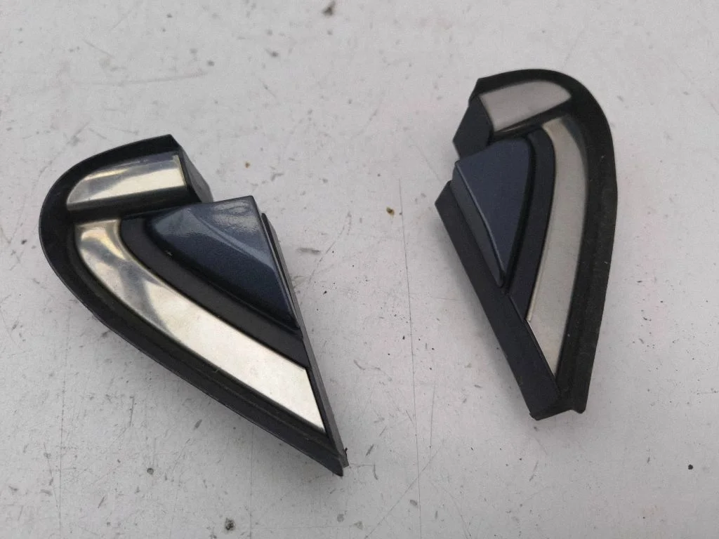 Front door glass trim molding 212831263