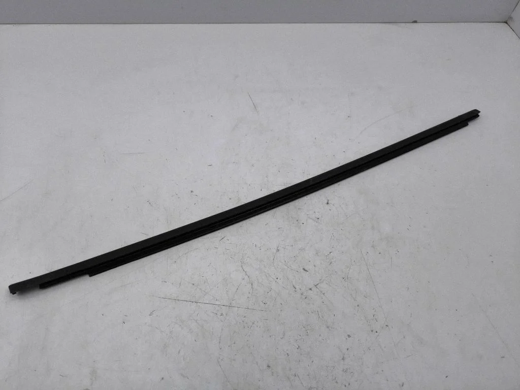 Front door glass trim molding – right