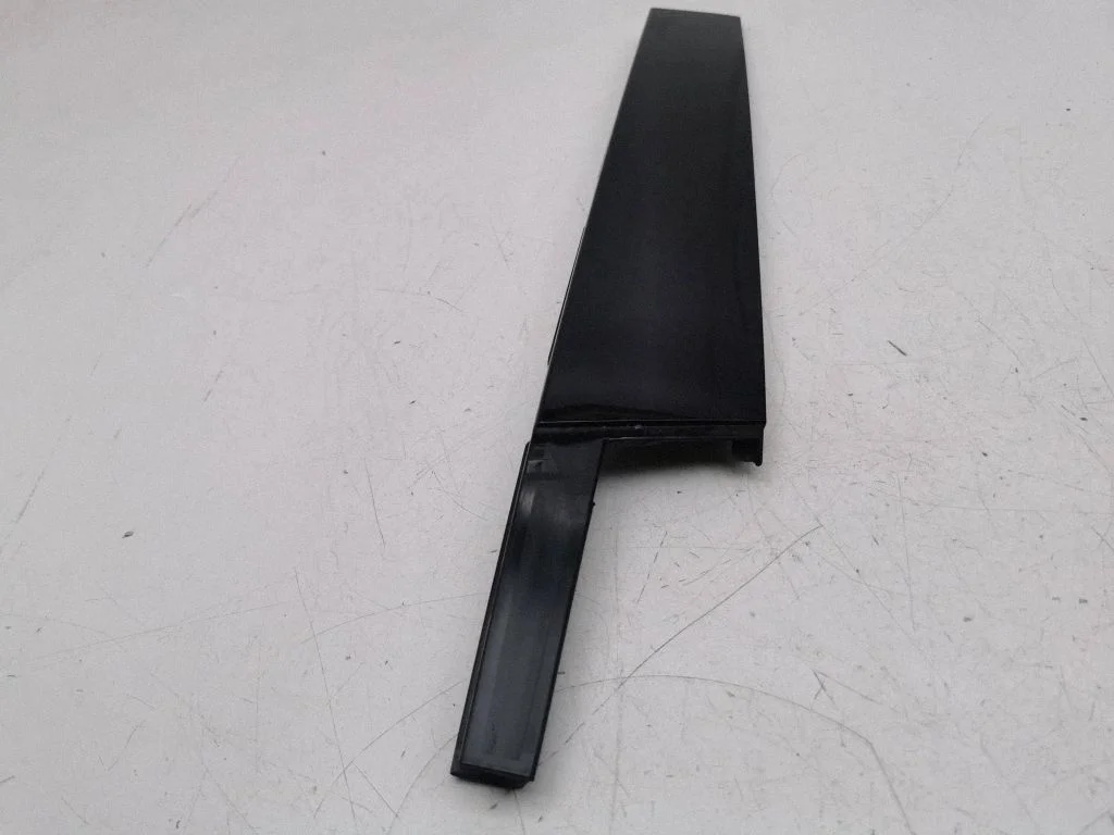 Listwa szyby drzwi przednich 2GA837901