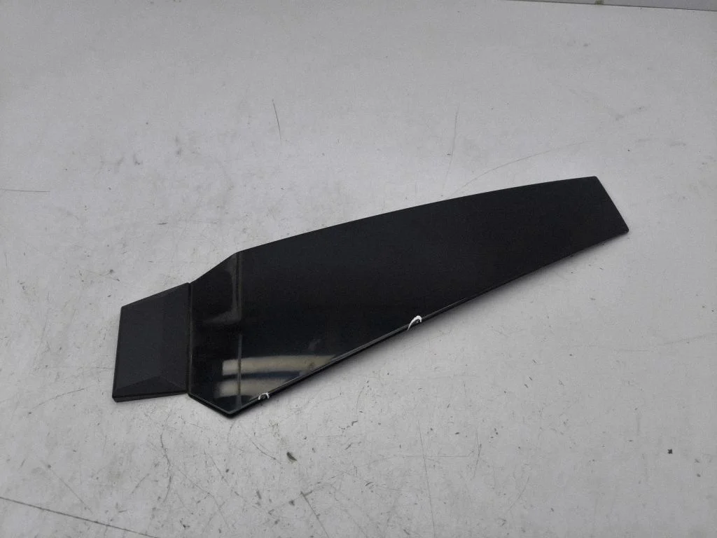 Front door glass trim molding 4G8853290