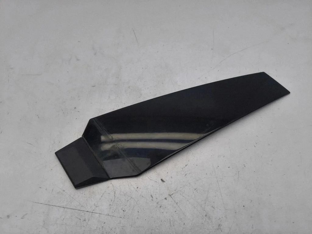 Front door glass trim molding – left