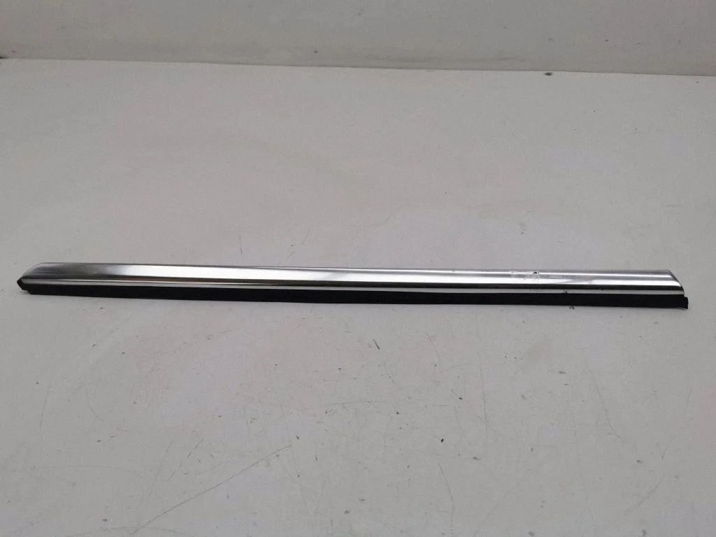Front door glass trim molding 20808476