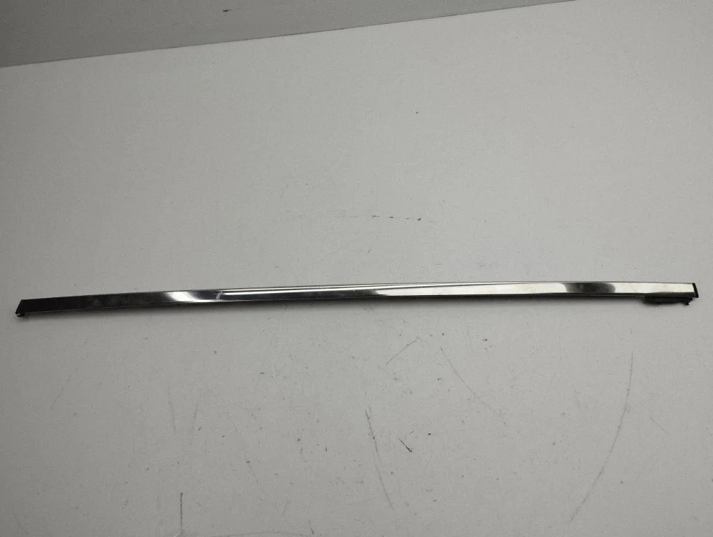 Front door glass trim molding – right