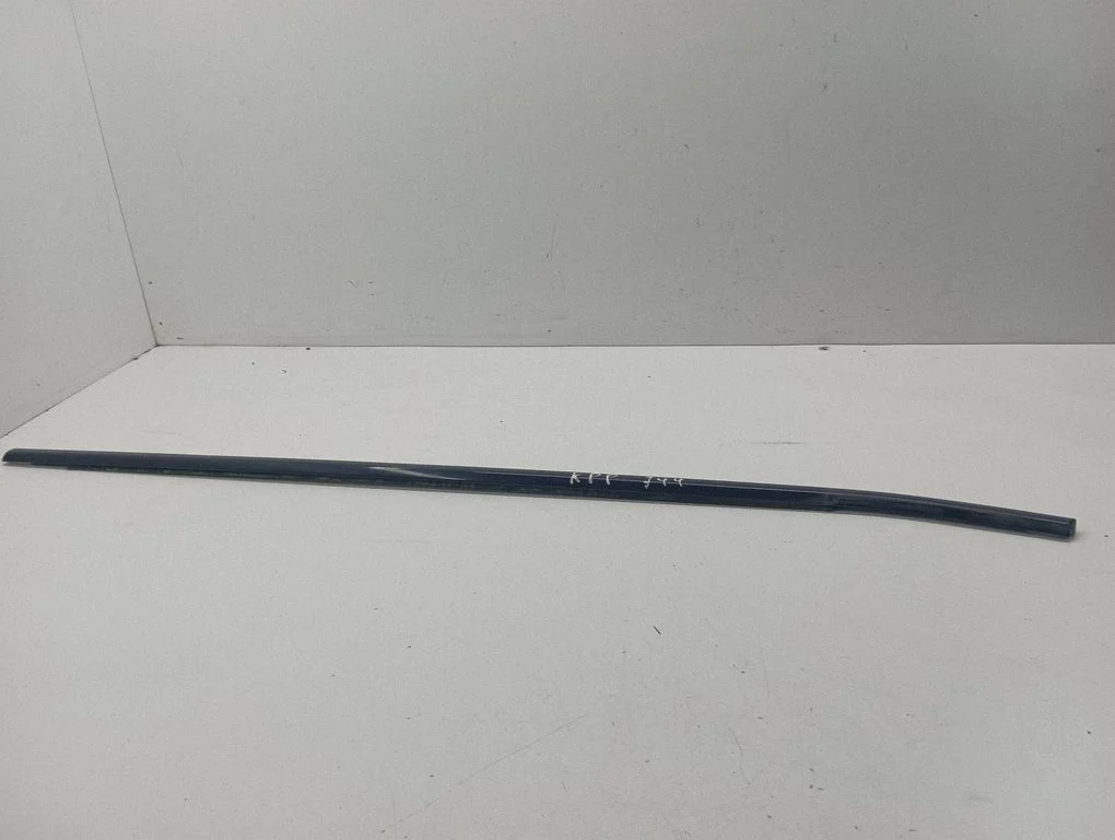 Front door glass trim molding – left