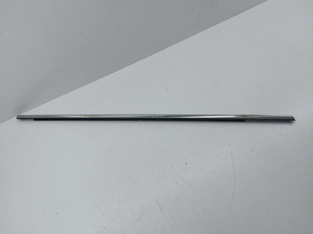 Front door glass trim molding – right
