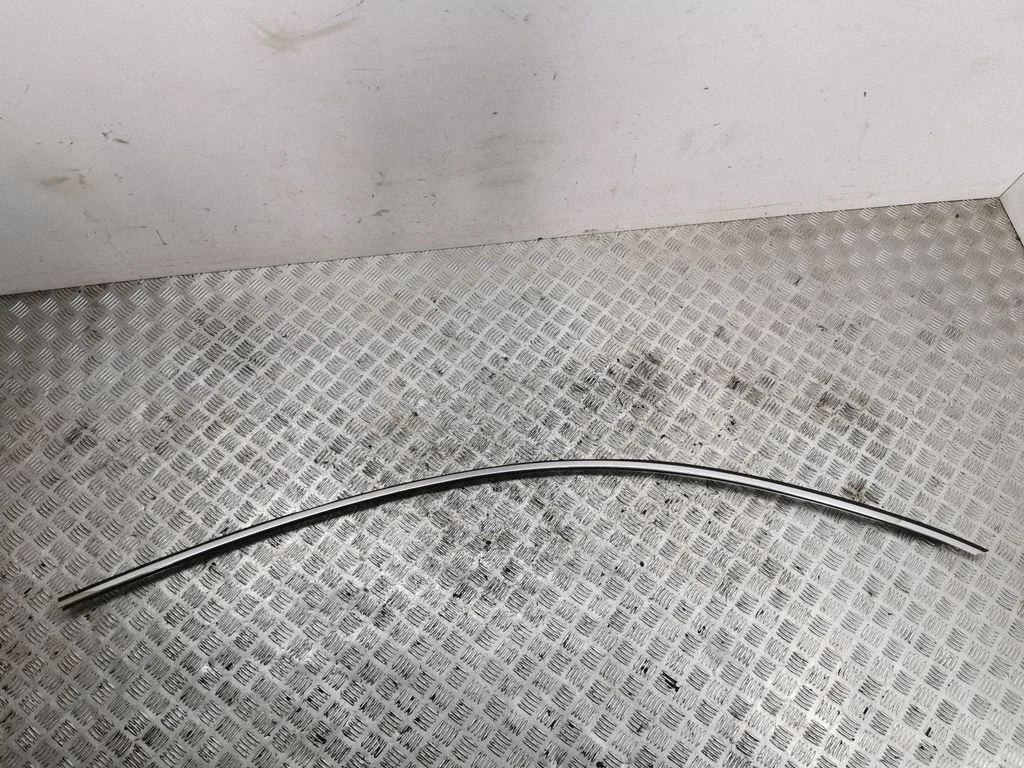 Front door glass trim molding 4G8853704A
