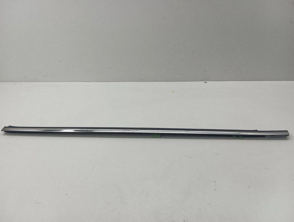 Front door glass trim molding – left