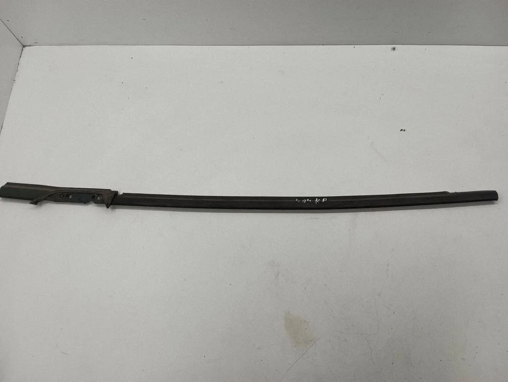 Front door glass trim molding – left