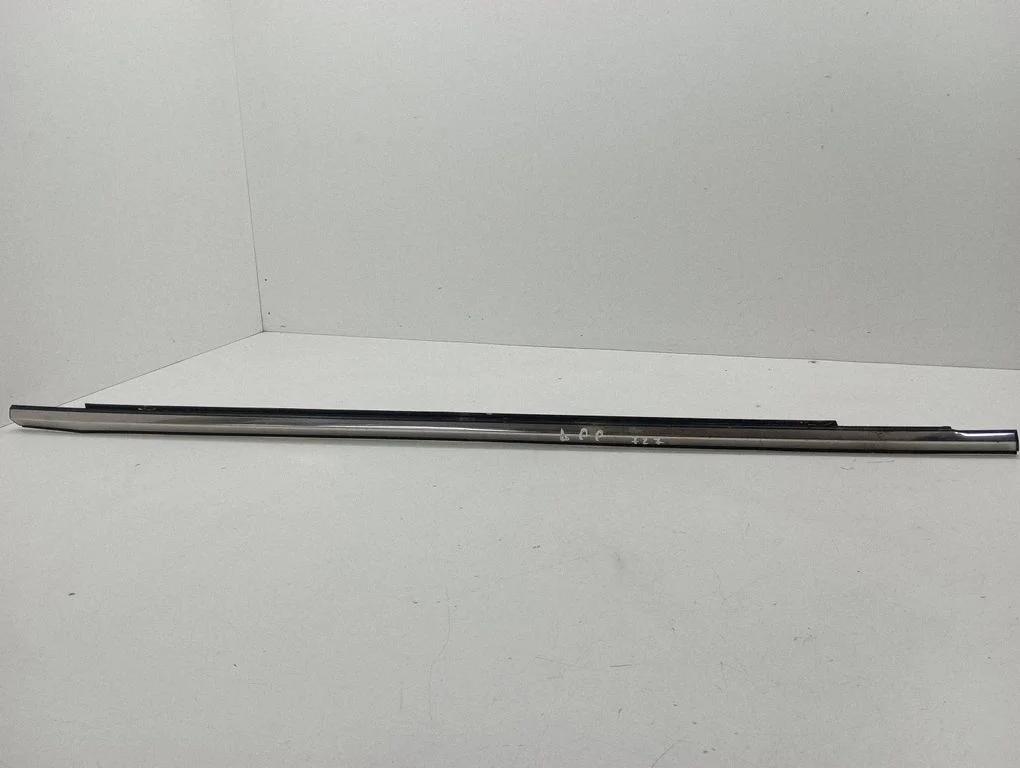 Front door glass trim molding – right