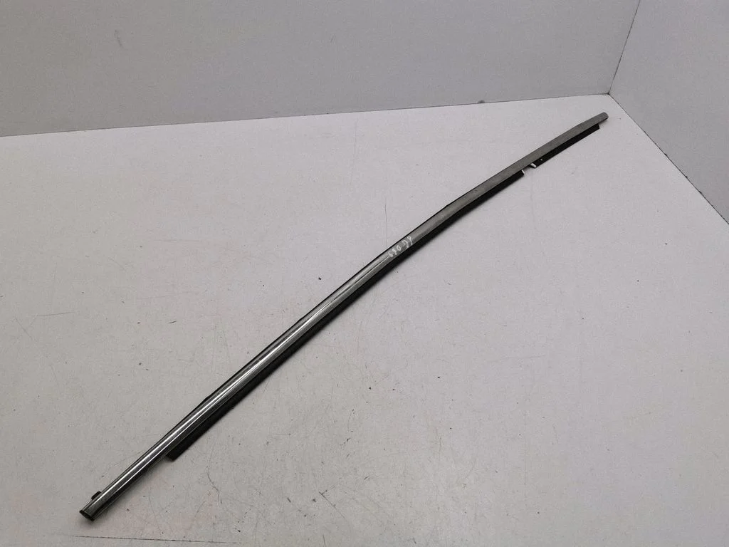 Listwa szyby drzwi przednich – Toyota RAV 4 (XA40) (2012-2018)