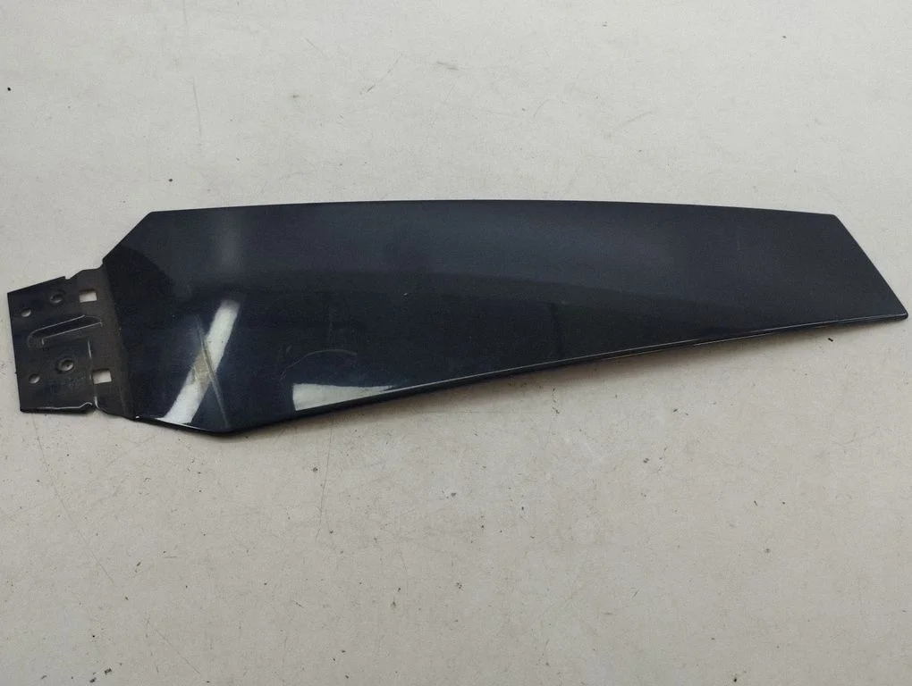 Front door glass trim molding – left