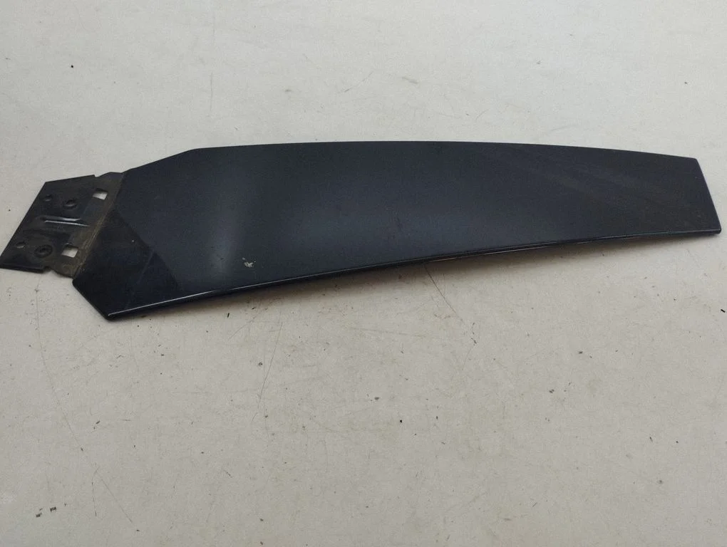 Front door glass trim molding 4G8853290