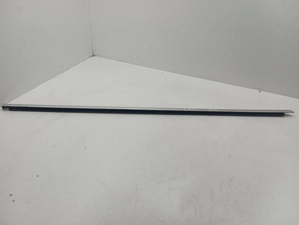 Front door glass trim molding – right