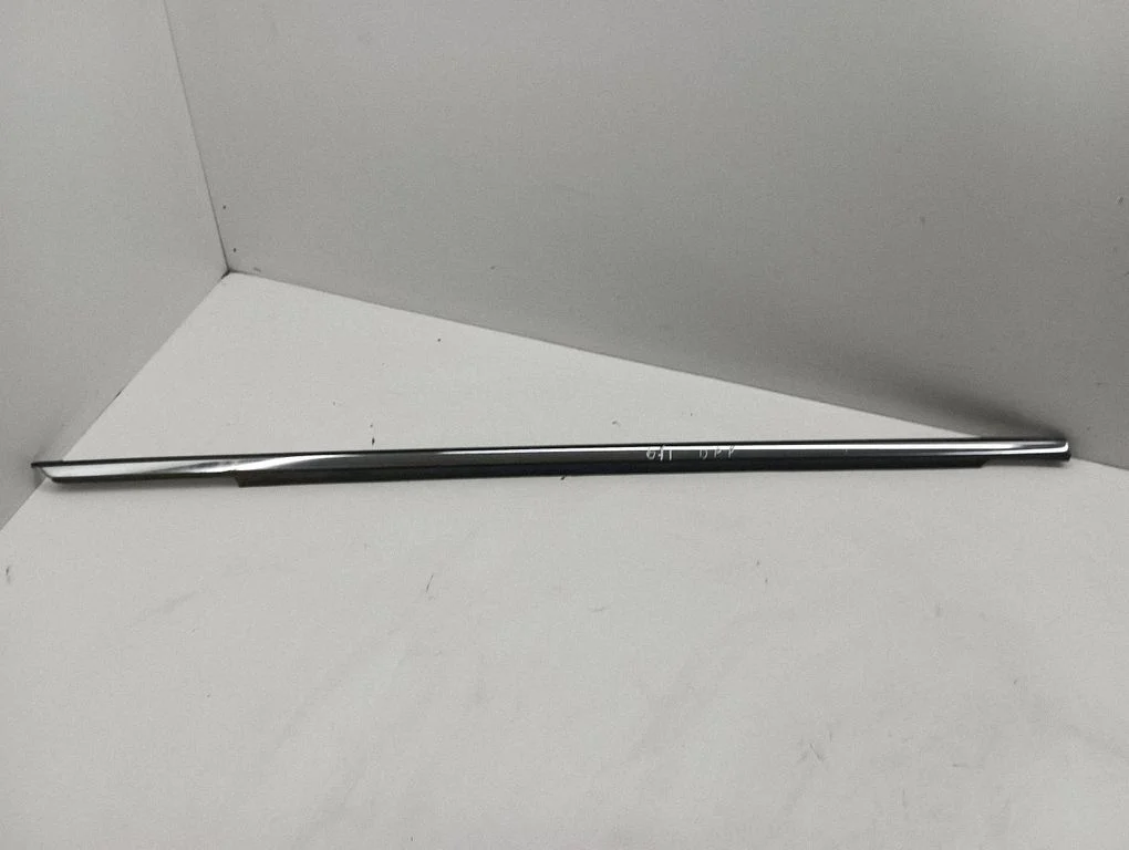 Front door glass trim molding – right