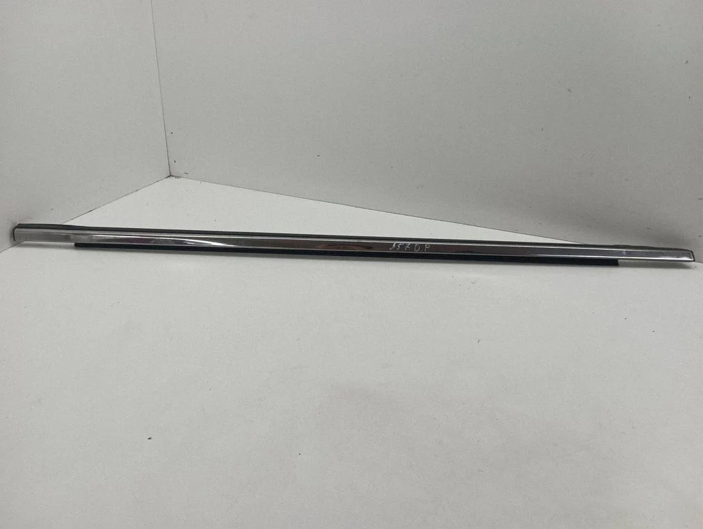 Front door glass trim molding – right