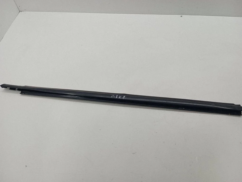 Front door glass trim molding – left