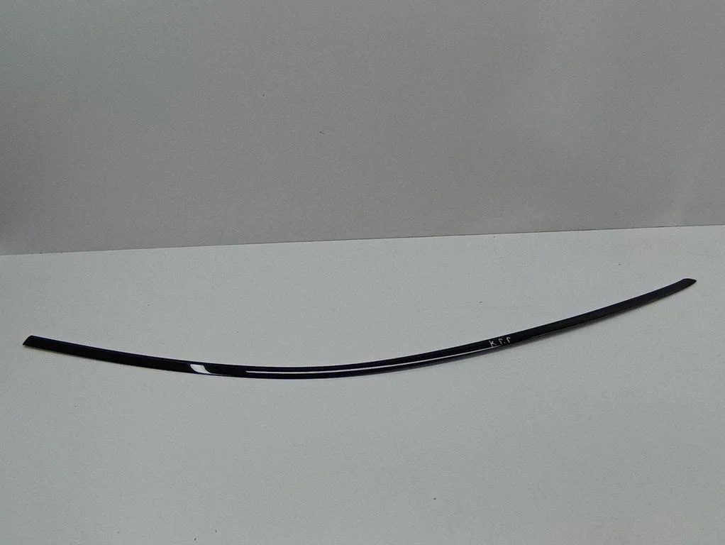 Front door glass trim molding 8Y0837643C