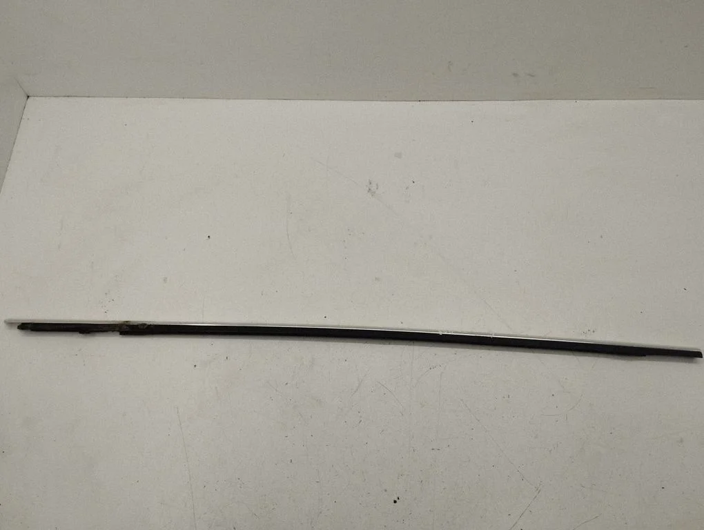 Front door glass trim molding – right