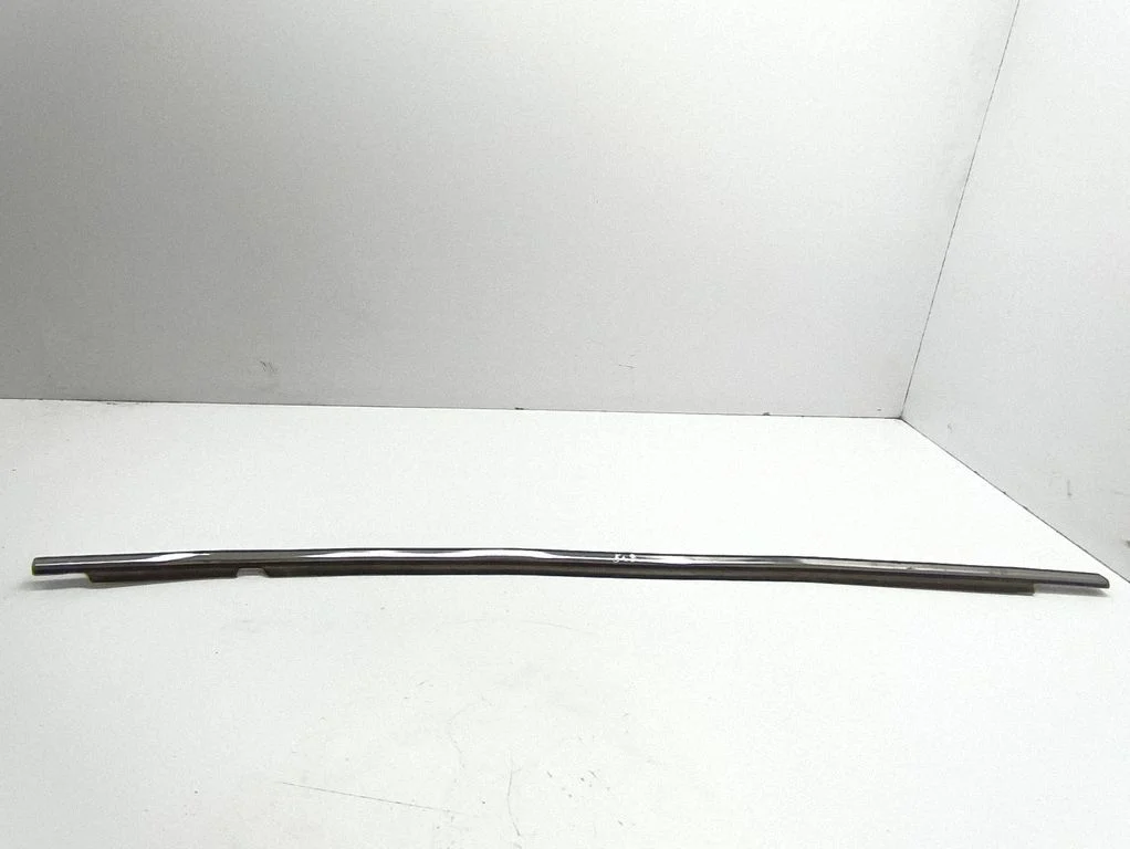 Front door glass trim molding – right