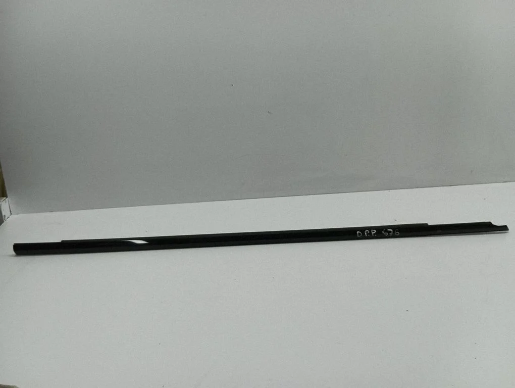 Front door glass trim molding 8Y0837476C