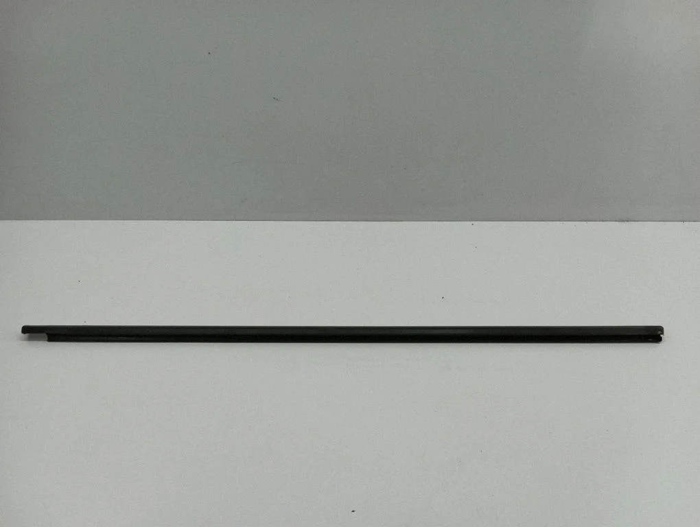 Front door glass trim molding – right