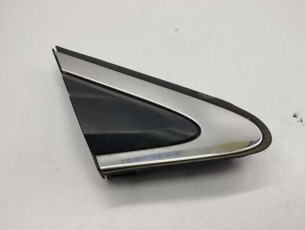 Listwa szyby drzwi przednich 75490T1G