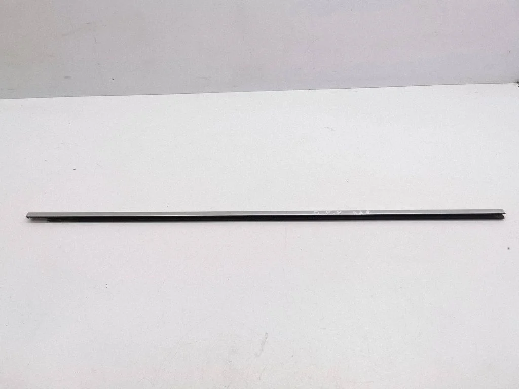 Front door glass trim molding – right