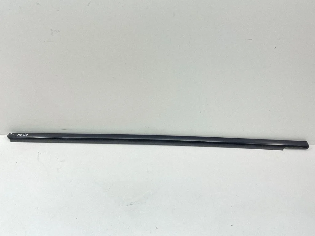 Front door glass trim molding – right