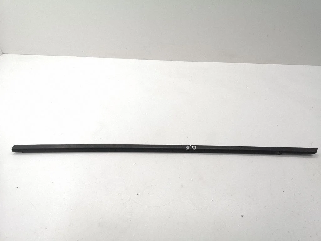 Front door glass trim molding – right
