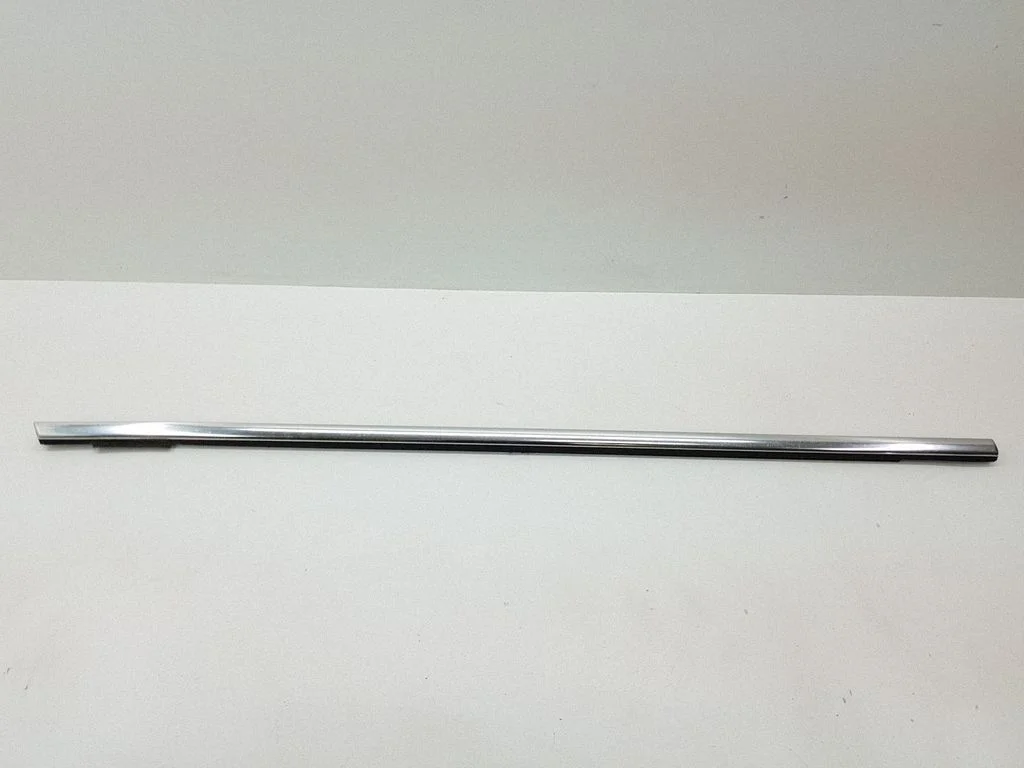 Front door glass trim molding – right