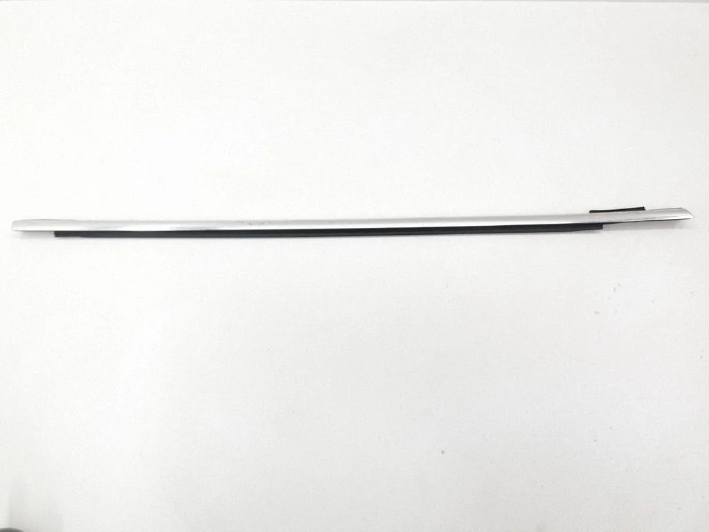 Front door glass trim molding – right
