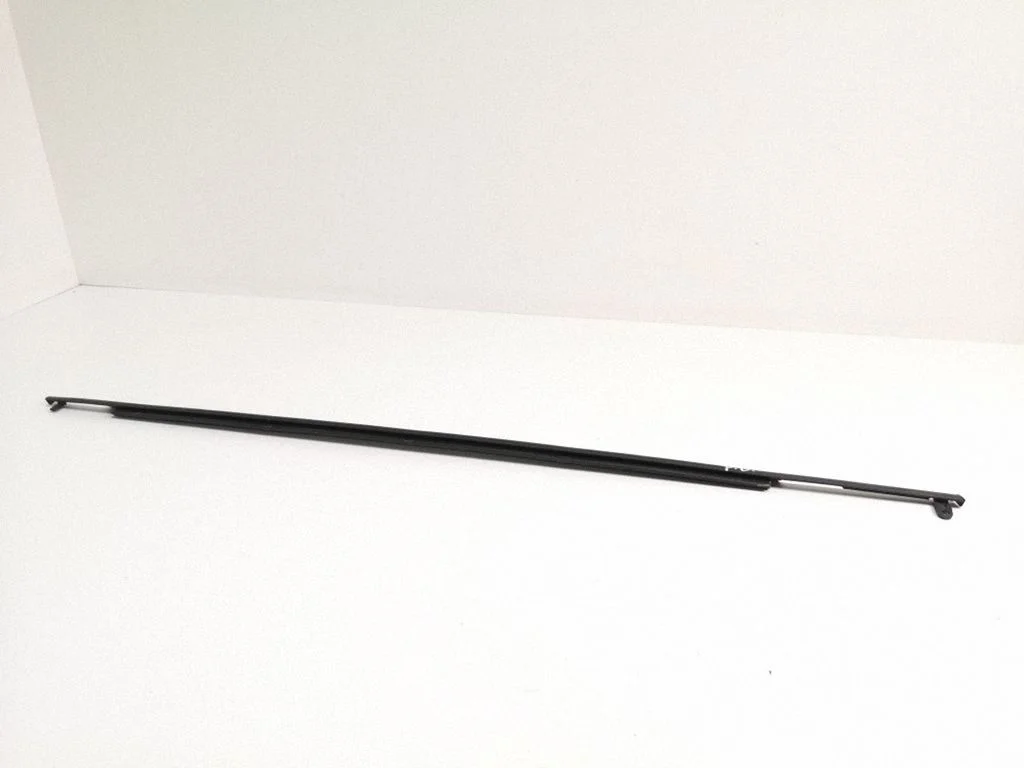 Front door glass trim molding – right