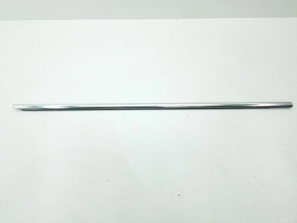 Front door glass trim molding 3C4837476B