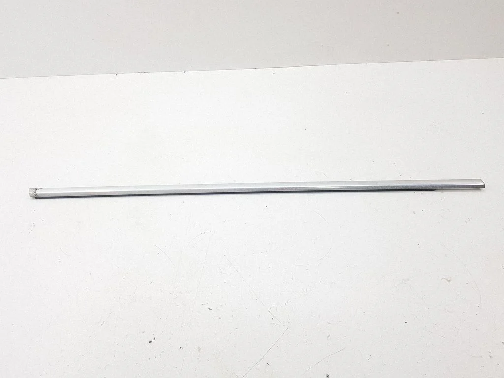 Front door glass trim molding – right