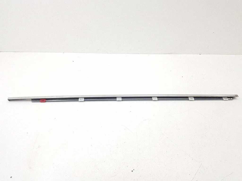 Esiukse klaasi liist – Lexus GS 300 350 430 450H (2005-2012)