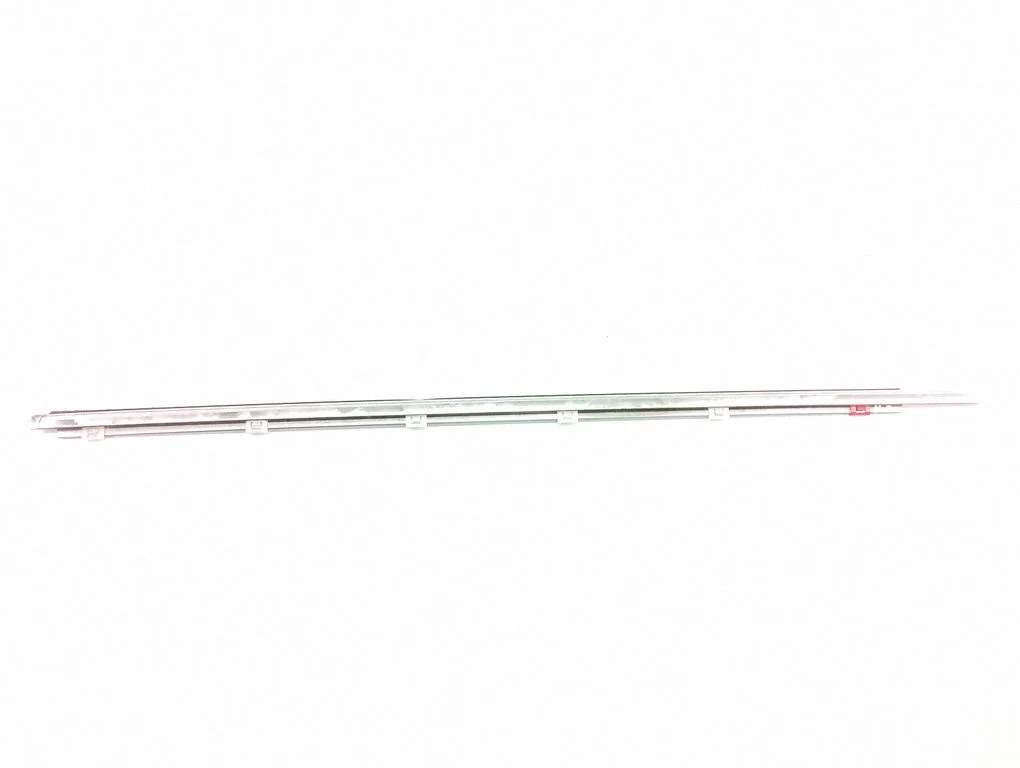 Esiukse klaasi liist – Lexus GS 300 350 430 450H (2005-2012)