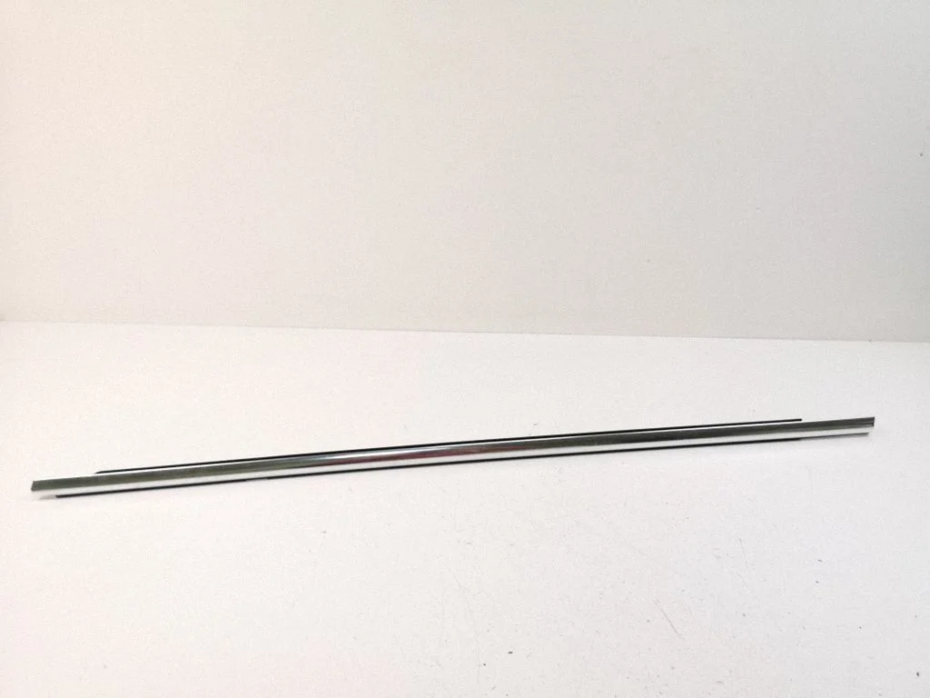 Front door glass trim molding 3C5839475B