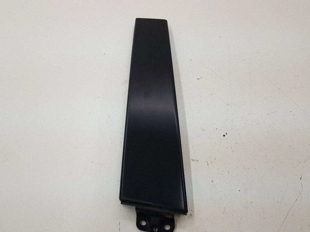 Front door glass trim molding – right