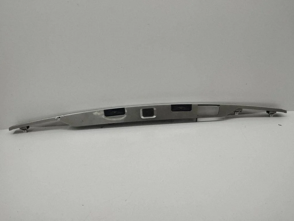 Trunk door license plate light bar BJ3240406