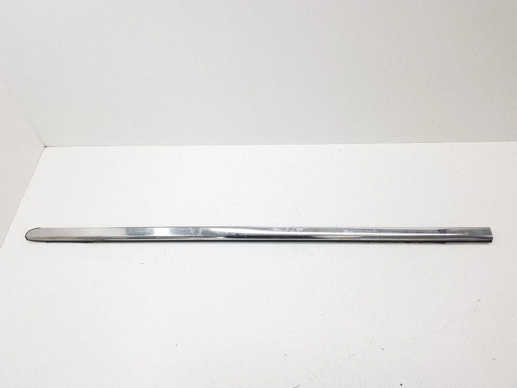 Front door glass trim molding – right