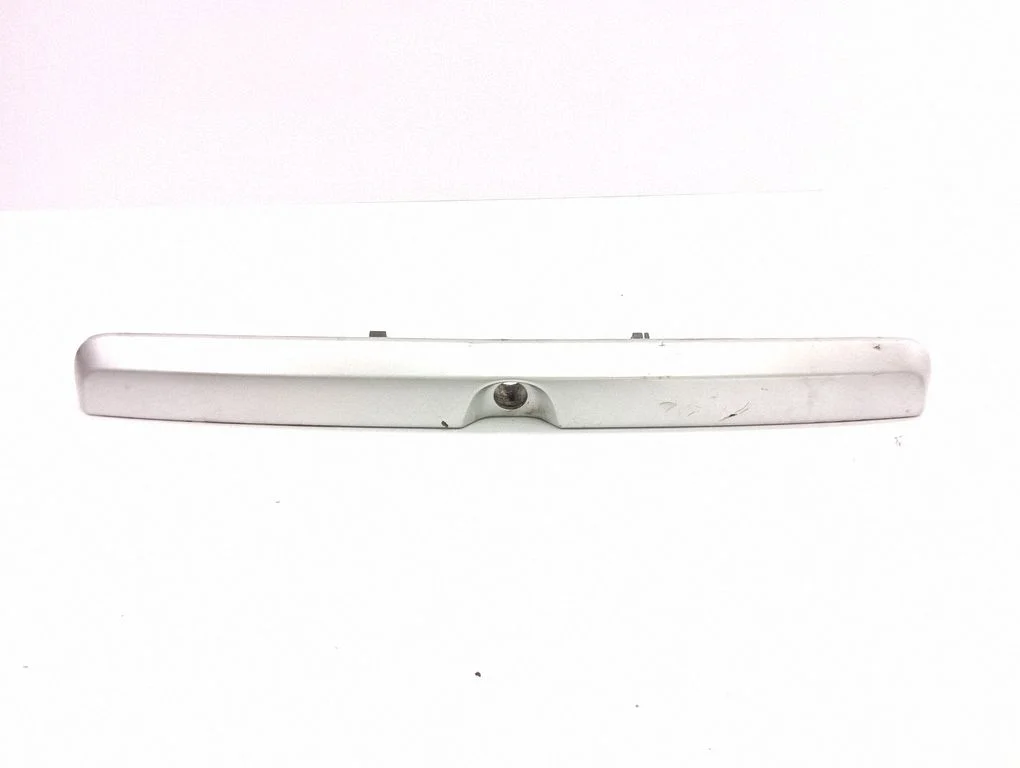Aizmugurējā vāka numura zīmes apgaismojuma josla – Opel Astra G (1998-2009)