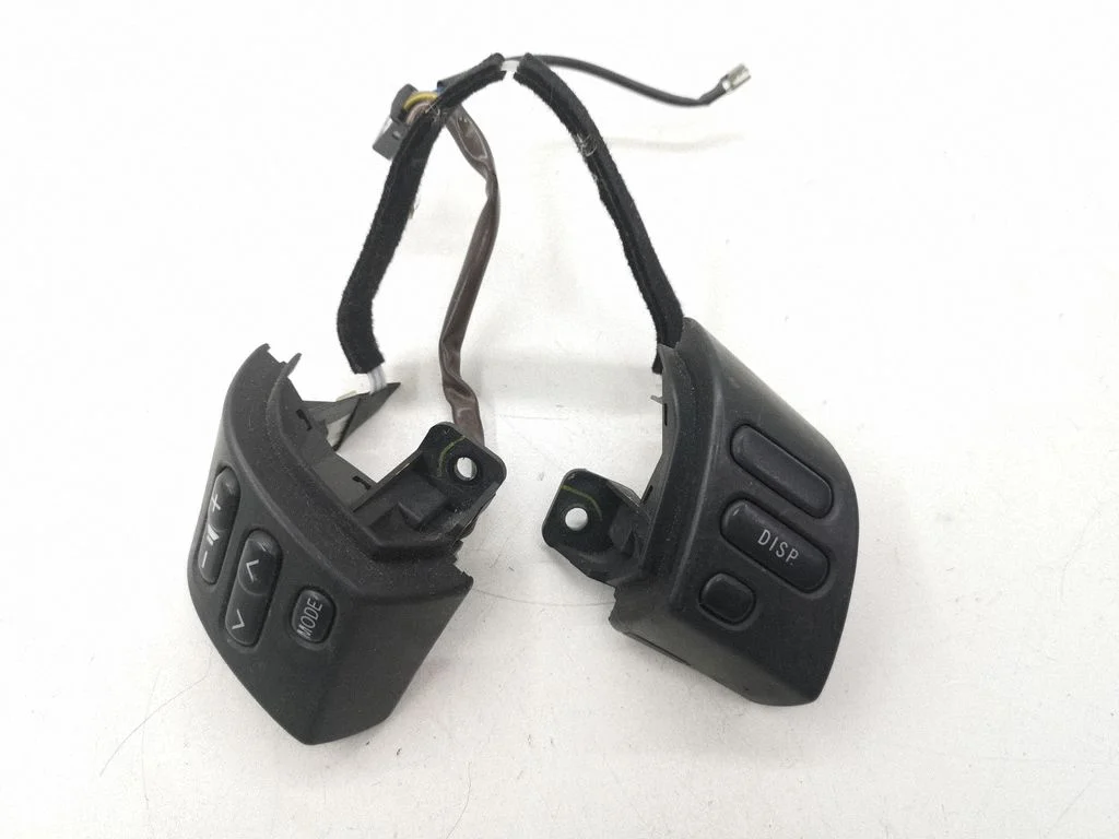 Steering wheel buttons/switches